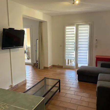 Rez De Bordure Apartment